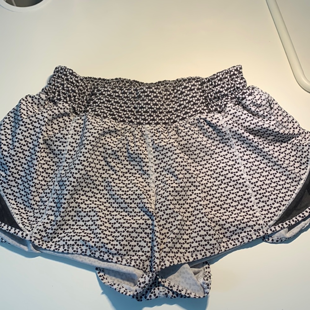 Limited edition patterned Lululemon hotty hot shorts size 4